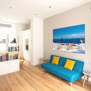 Artist's In Stockbridge Apartment