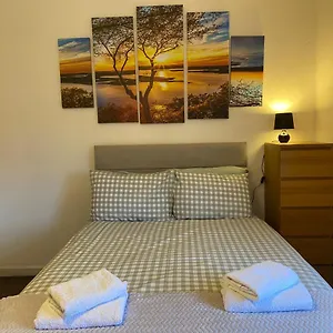 Lovely 2 Bedroom Entire Flat Near Aurther's Seat Apartment